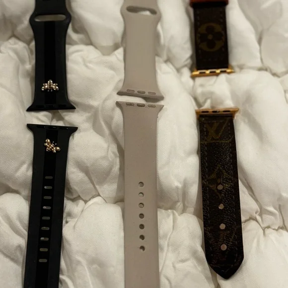 Apple Watch with Gold Band - Picture 3 of 12